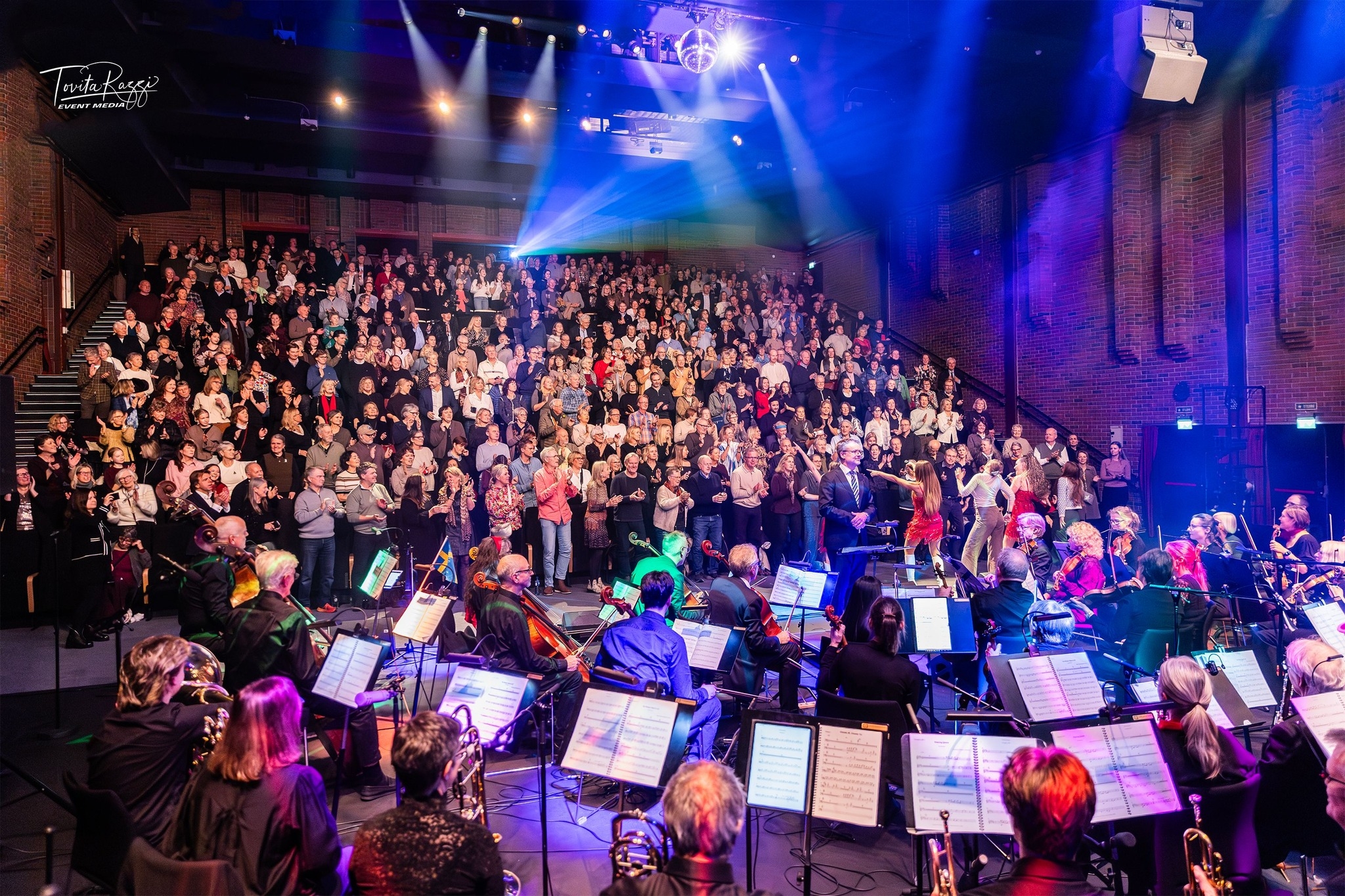 Musikere i orkesteret under fremføring