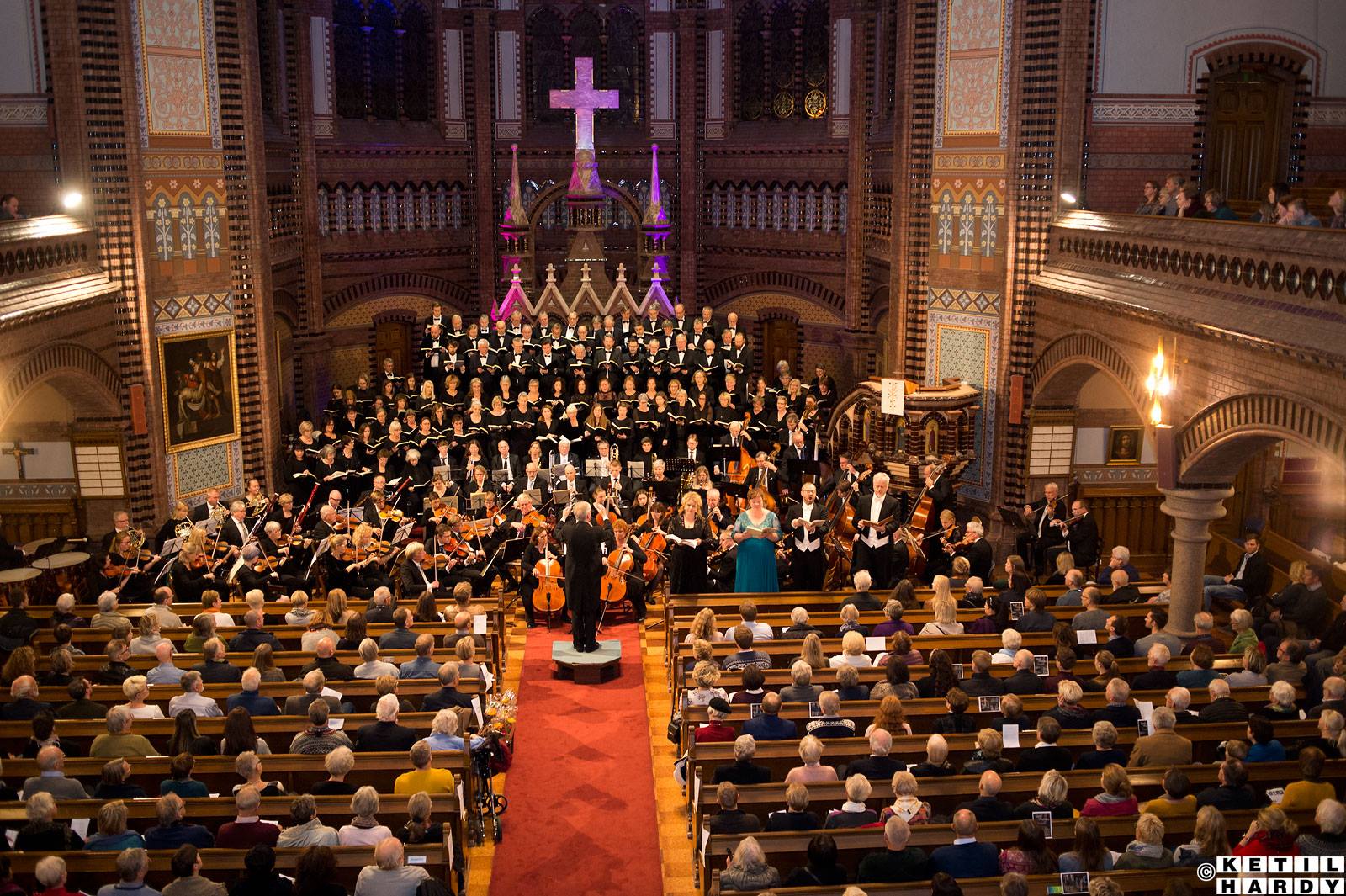 Asker symfoniorkester og kor på konsertscene
