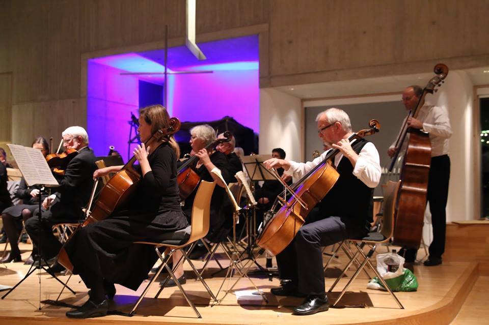 Musikere samlet under konsert