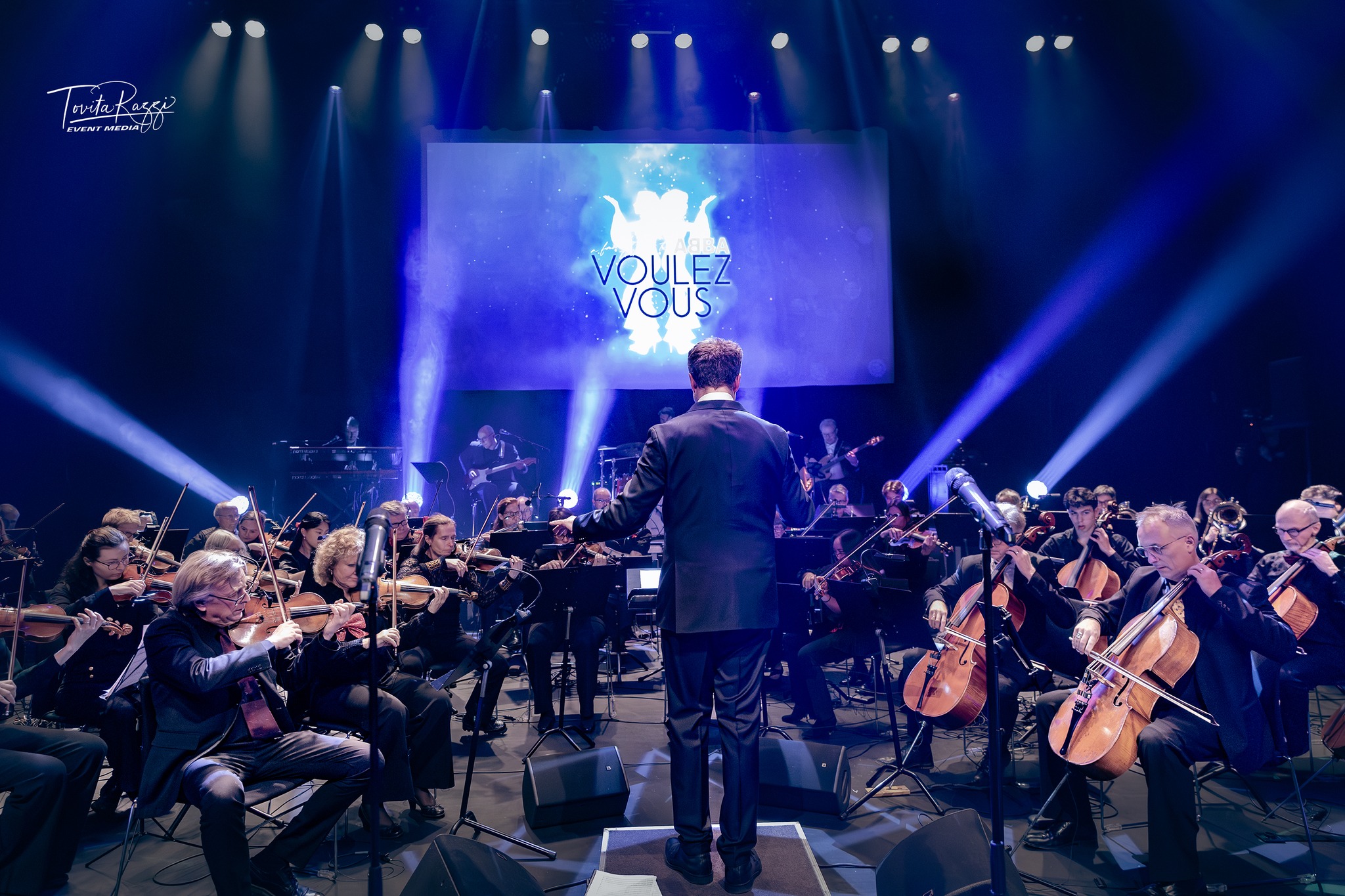 Musikere fra Asker symfoniorkester på scenen